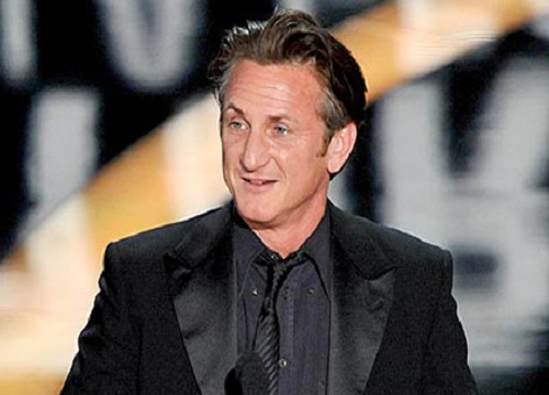 LOS ANGELES, CA - FEBRUARY 22:  (EDITORS NOTE: NO ONLINE, NO INTERNET, EMBARGOED FROM INTERNET AND TELEVISION USAGE UNTIL THE CONCLUSION OF THE LIVE OSCARS TELECAST)  Actor Sean Penn accepts his Best Actor award for "Milk" during the 81st Annual Academy Awards held at Kodak Theatre on February 22, 2009 in Los Angeles, California.  (Photo by Kevin Winter/Getty Images) 81st annual academy awards - show  84832382tm124_81st_annual_a